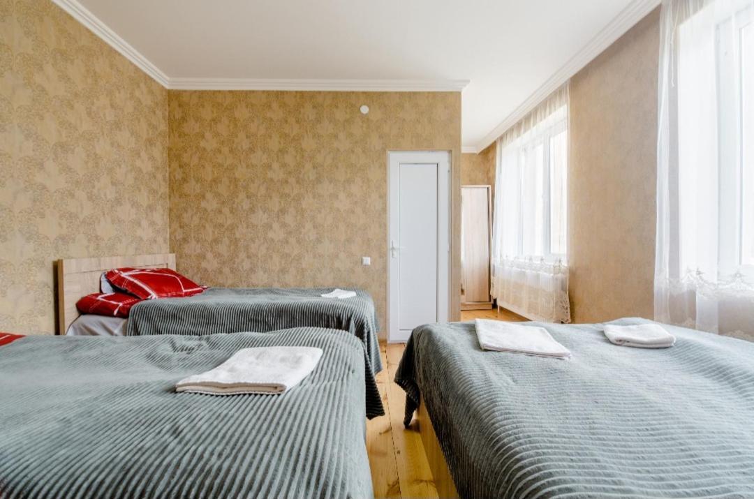 Hotel Garbani Степанцмінда Екстер'єр фото