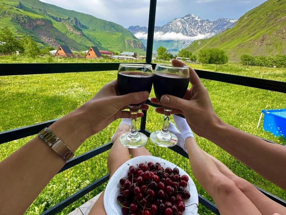 Hotel Garbani Степанцмінда Екстер'єр фото